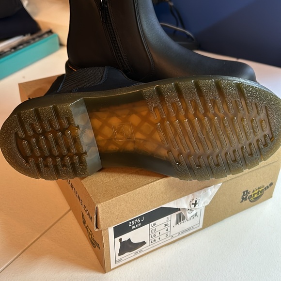 NWT Dr. Marten Chelsea boots - Picture 5 of 7